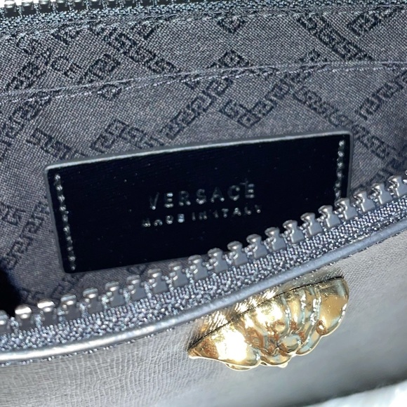 ❗️SOLD❗️Medusa Leather wristlet ❗️SOLD❗️ - Picture 6 of 9